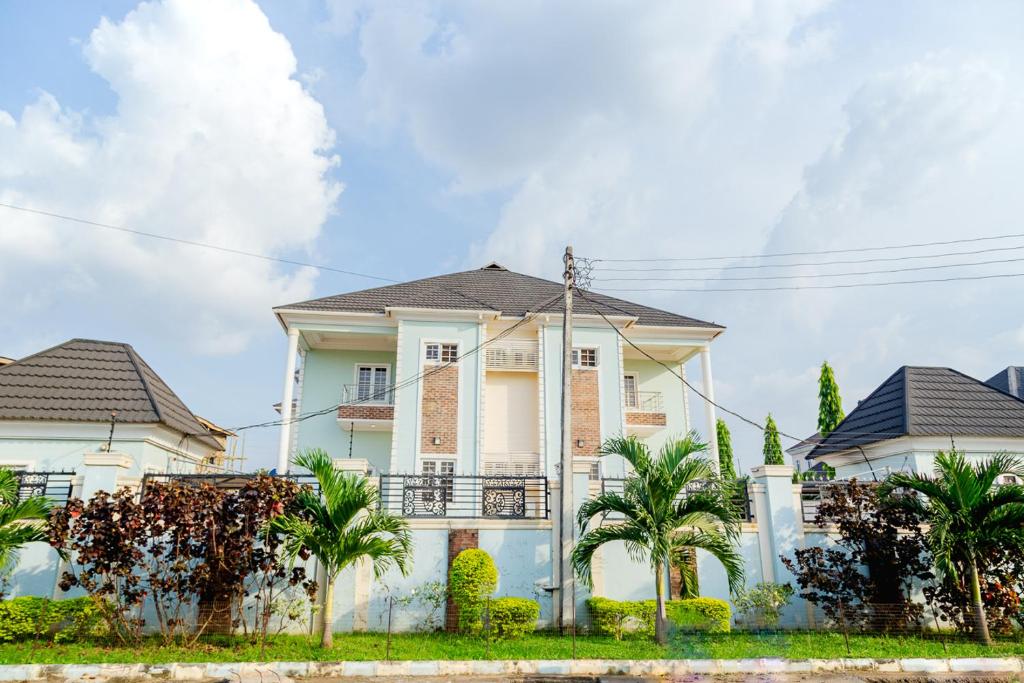 Gedung tempat apartemen berlokasi