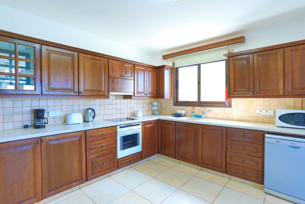 Kuchyň nebo kuchyňský kout v ubytování Villa Stavriella