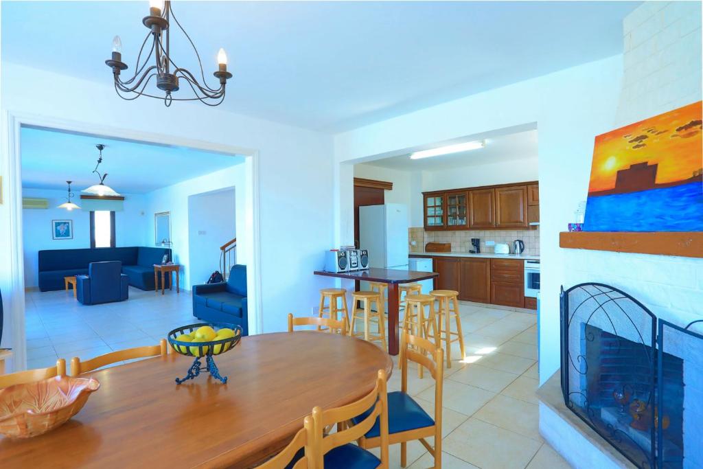 Kuchyň nebo kuchyňský kout v ubytování Villa Stavriella