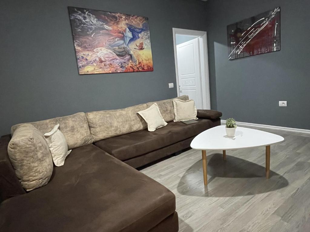 CENTER RESIDENCE - Image 12