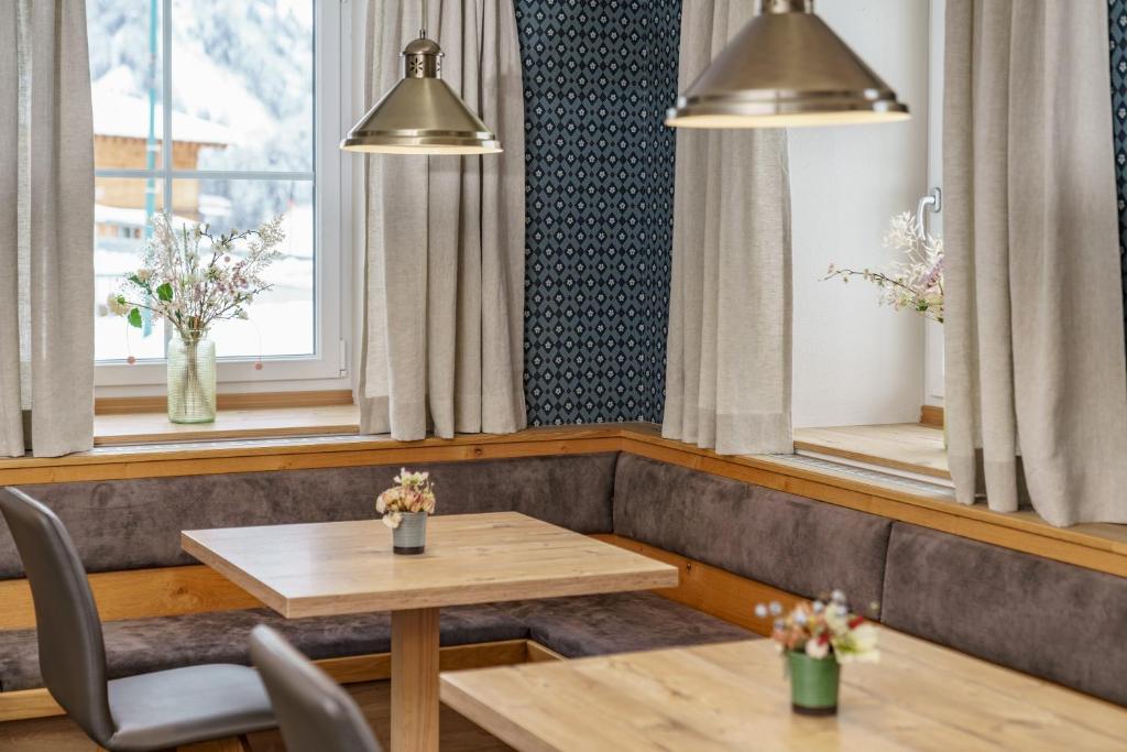 A seating area at Appartements Landhaus Hubertus Wellness & Breakfast