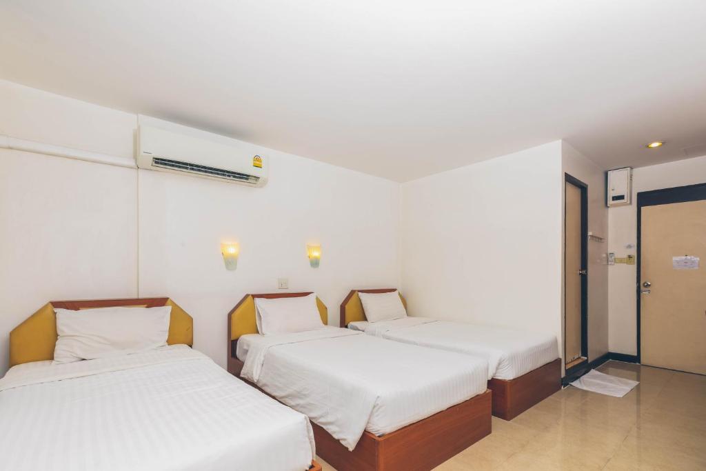 Postel nebo postele na pokoji v ubytování Atlas Bangkok Hotel