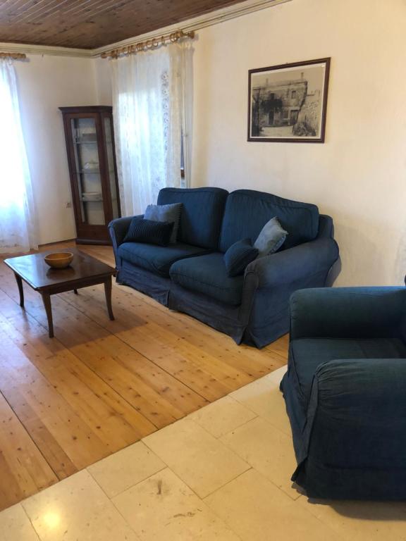Posezení v ubytování Roč Holiday Home