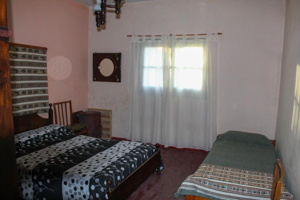 a bedroom with two beds and a window at El Viejo Roble in Bragado