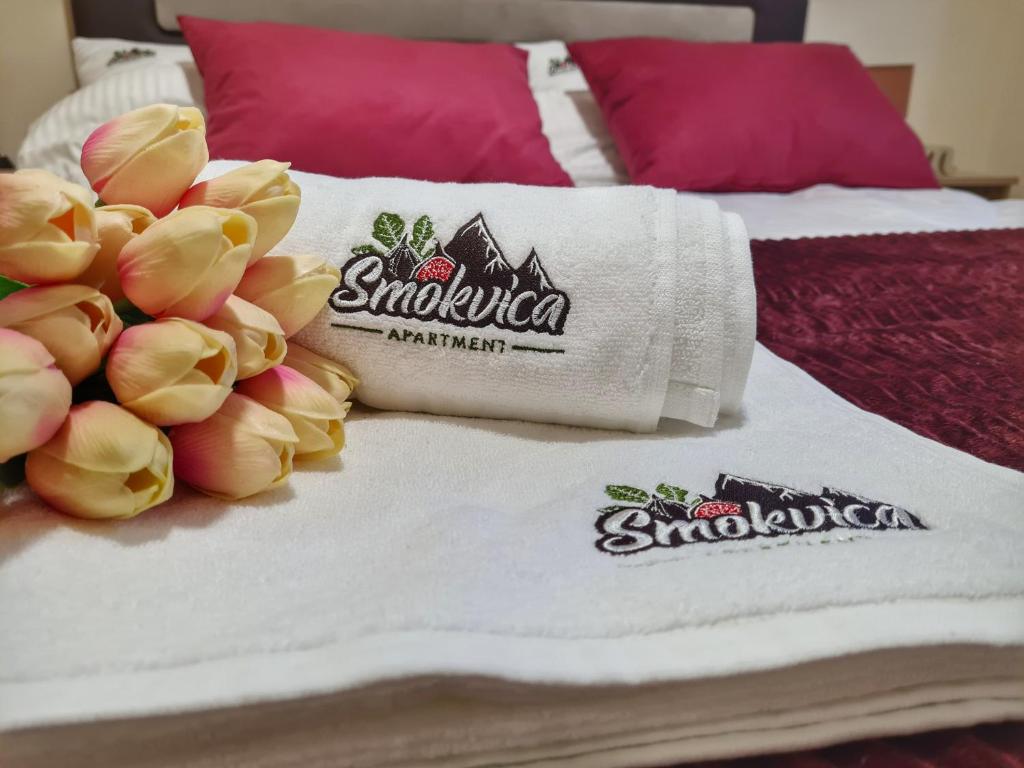 En eller flere senge i et værelse på Apartman Smokvica