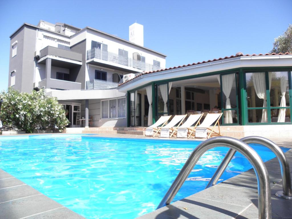 Bazén v ubytování Levant Residence nebo v jeho okolí