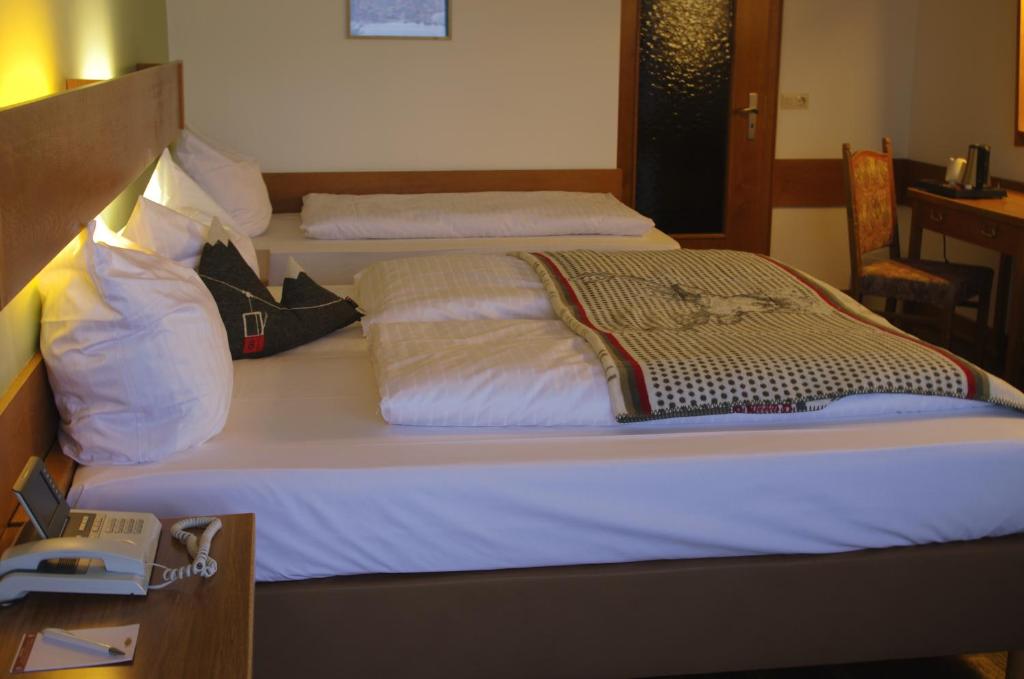 Postel nebo postele na pokoji v ubytování Hotel Löwen