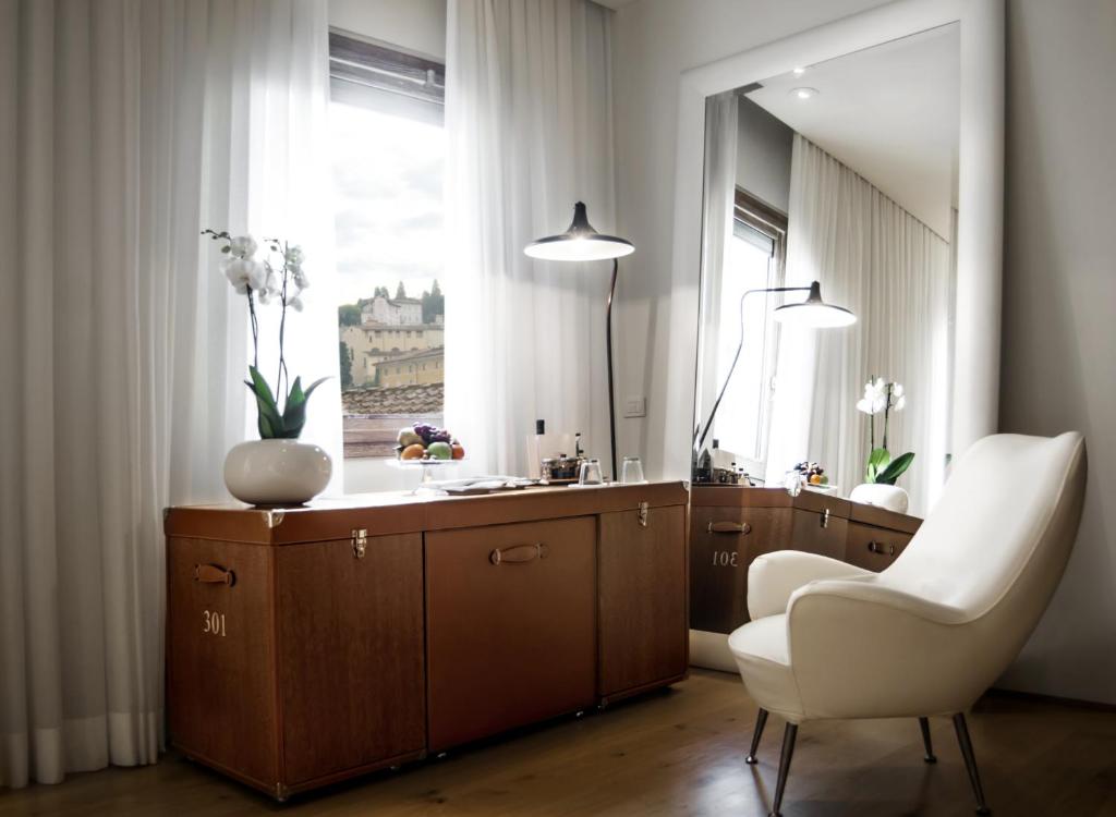 Hotel Continentale - Lungarno Collection - Resim 32