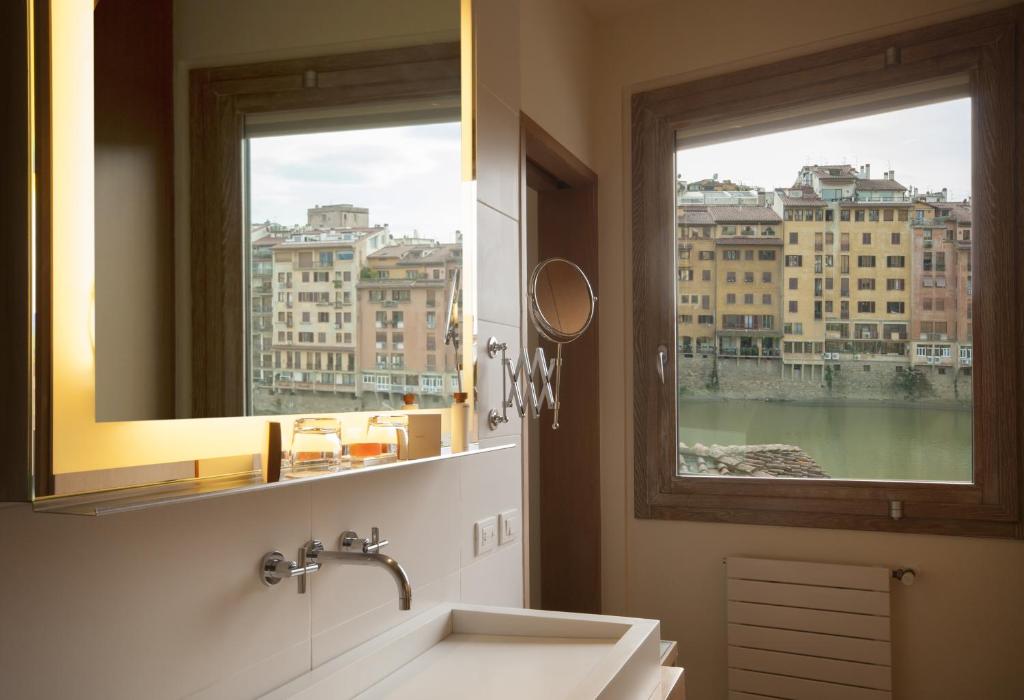 Fotografie z fotogalerie ubytování Hotel Continentale - Lungarno Collection ve Florencii