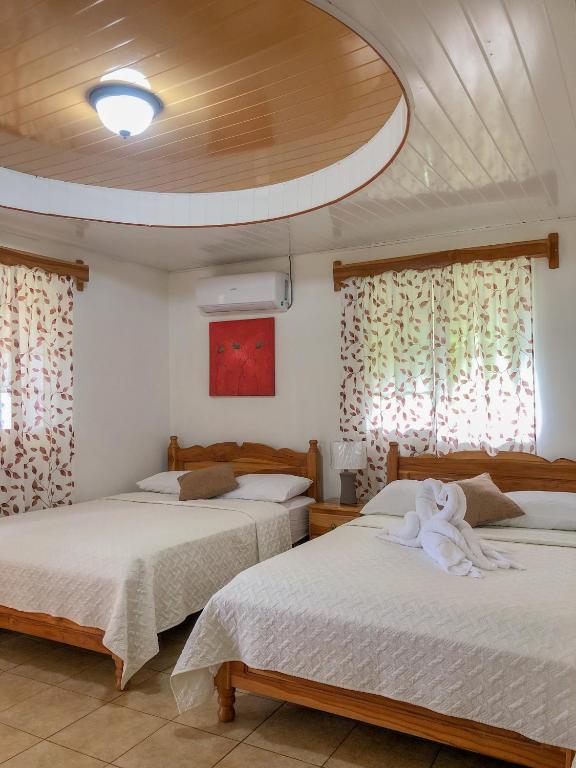 Postel nebo postele na pokoji v ubytování Hostal Familiar Rolo