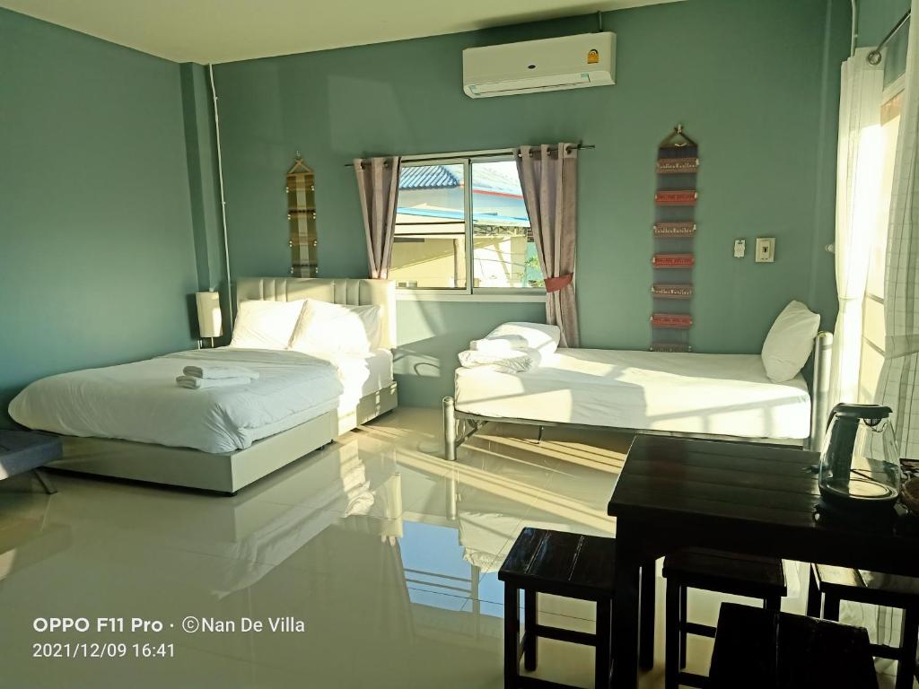 Nan De Villa - Family Room With Mountain View