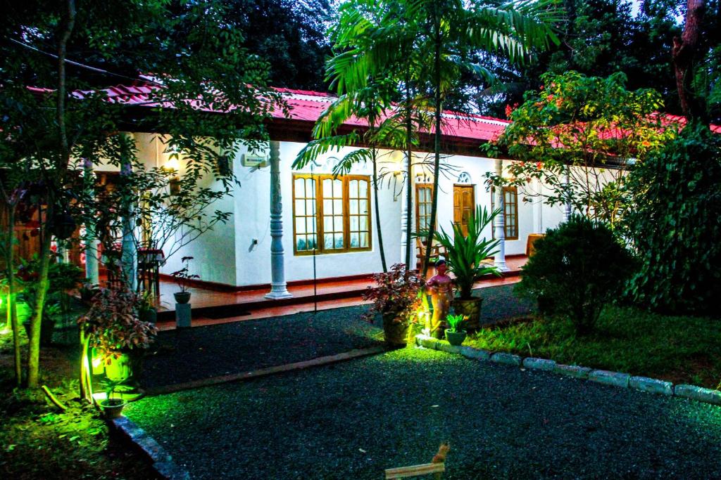 Zahrada ubytování Thathsara Holiday Inn