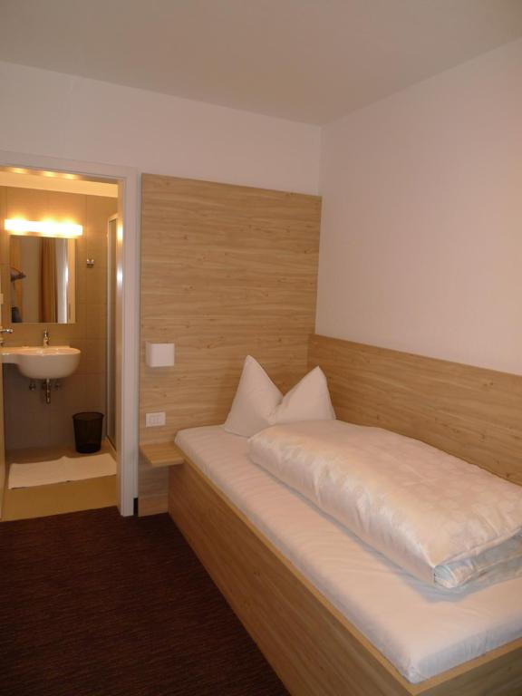 Postel nebo postele na pokoji v ubytování Hotel Stifter