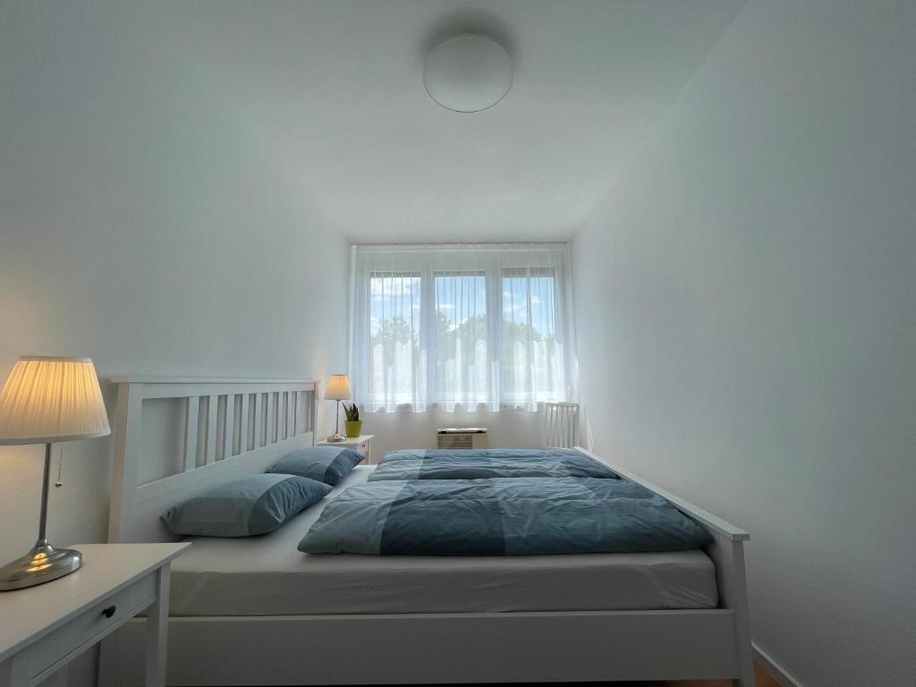 Posteľ alebo postele v izbe v ubytovaní Balaton City Apartment