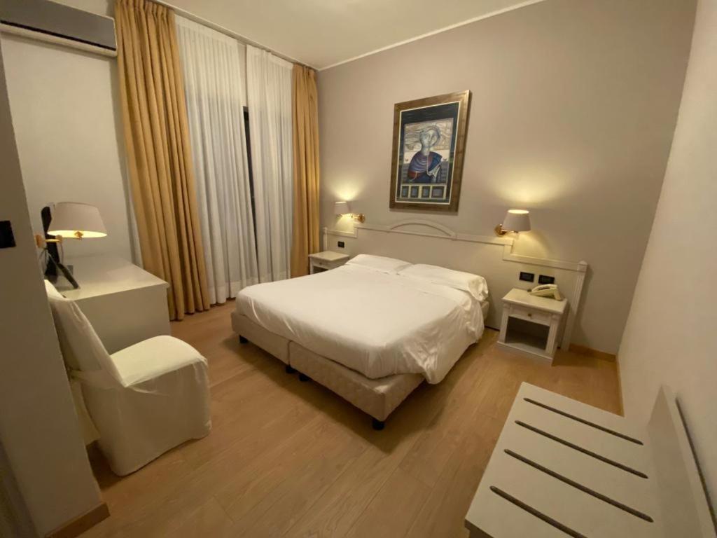 Postel nebo postele na pokoji v ubytování Hotel Cinzia Ristorante Christian e Manuel