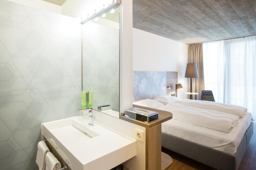 Postel nebo postele na pokoji v ubytování arte Hotel Kufstein