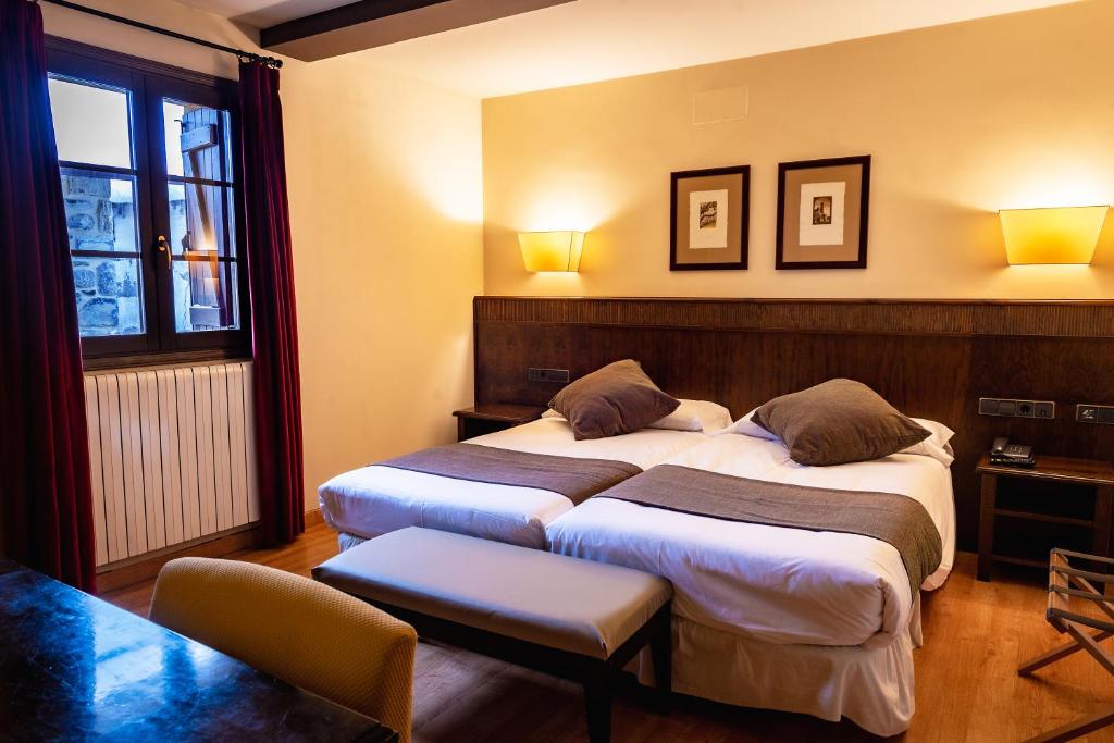 Postel nebo postele na pokoji v ubytování Hotel Valle De Izas
