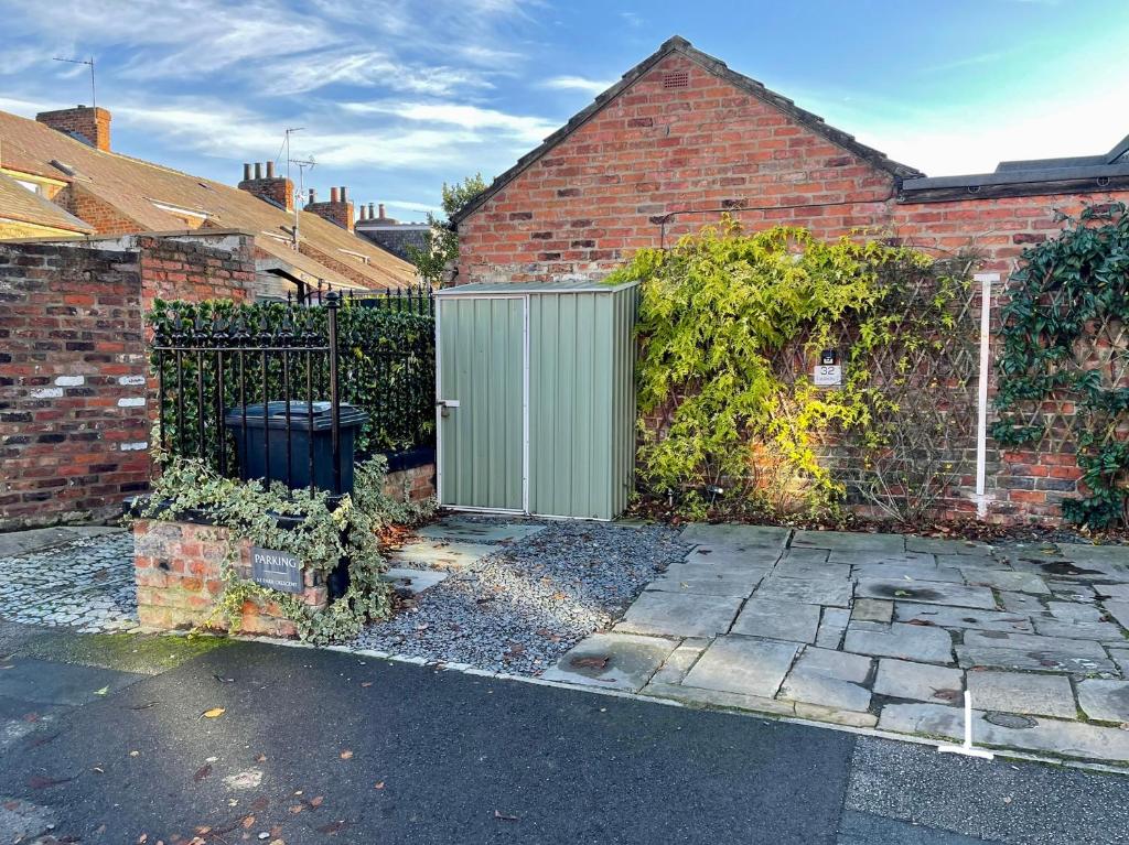 Cosy Victorian Apartment - Central York 5