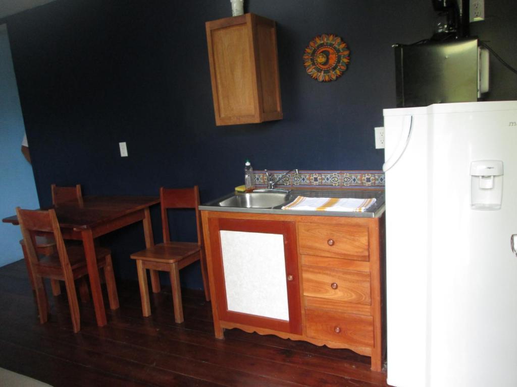 Axios Sun Apartments Caye Caulker - One-Bedroom Apartment