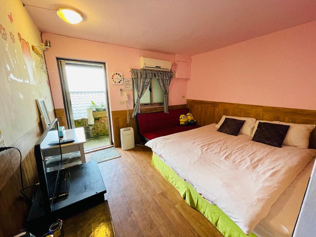 Postel nebo postele na pokoji v ubytování Linyuan Village