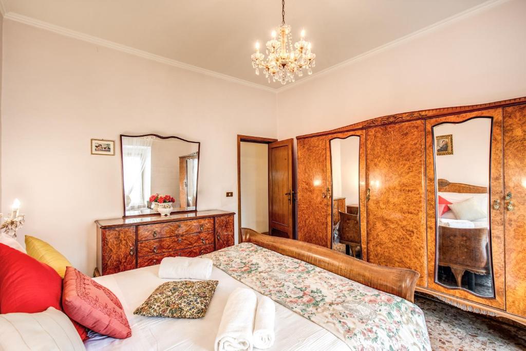 Letto o letti in una camera di Warm apt in ancient building in Vatican-P S Pietro