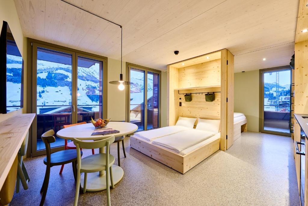 Postel nebo postele na pokoji v ubytování Apart Hotel Adelboden am Dorfplatz