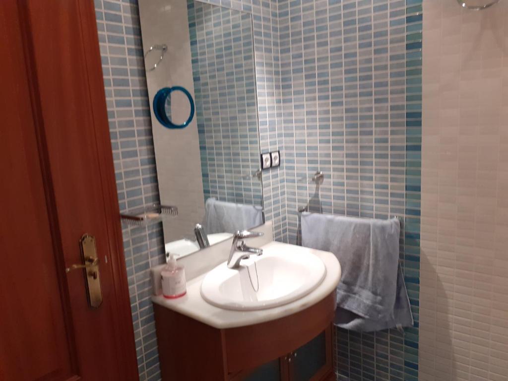 Kúpeľňa v ubytovaní Alquiler Vivienda Turística Fuengirola-Torreblanca Paseo Marítimo Nº 110