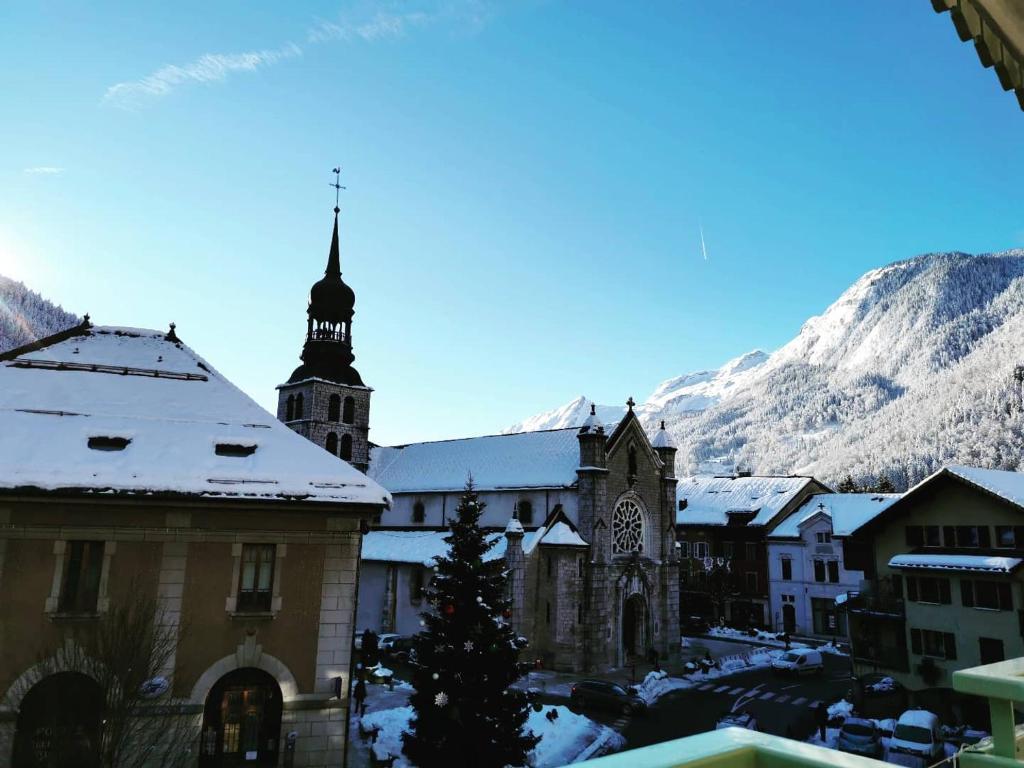 Nespecifikovaný výhled na hory nebo výhled na hory při pohledu z hotelu