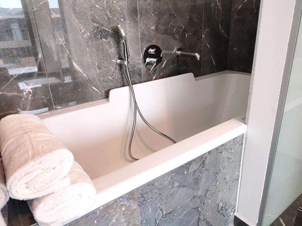 Koupelna v ubytování Panorama Apartment Vienna - free parking, sauna & fitness