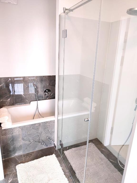 Koupelna v ubytování Panorama Apartment Vienna - free parking, sauna & fitness