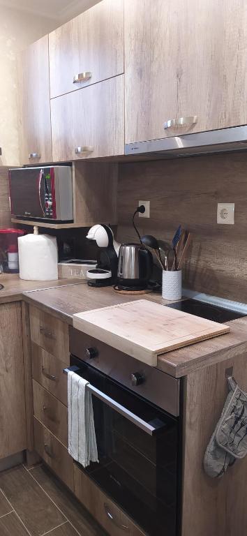 A kitchen or kitchenette at Velvita Sliven