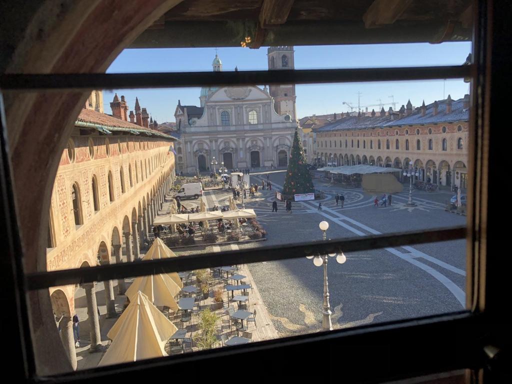 Nespecifikovaný výhled na destinaci Vigevano nebo výhled na město při pohledu z apartmánu