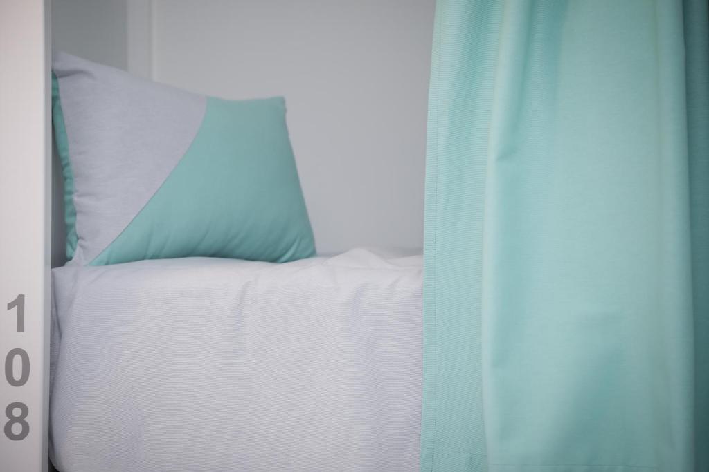 Postel nebo postele na pokoji v ubytování ArouceHostel