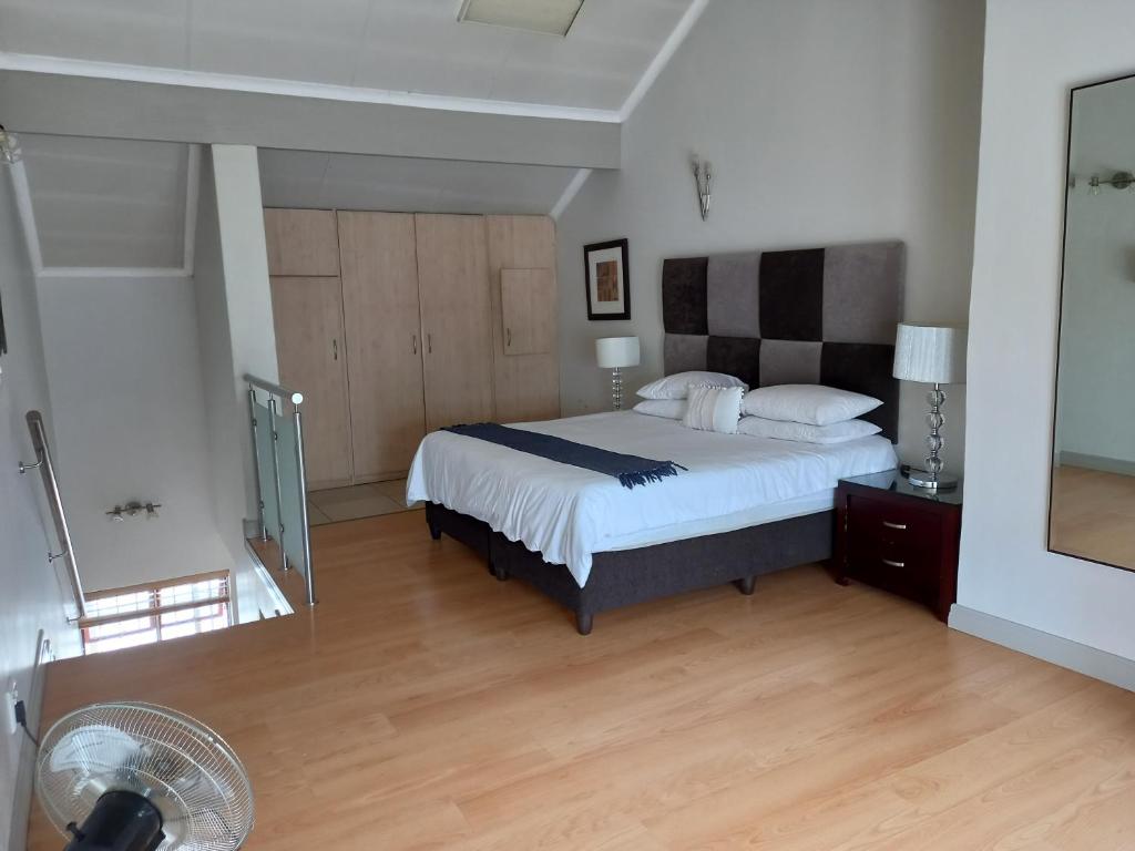 Mount Royal 16 Large 1 bed, Johannesburg (updated prices 2024)