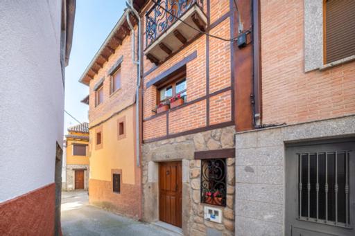 Casa rural Sierra De Bejar Peñacaballera Via Plata - Housity