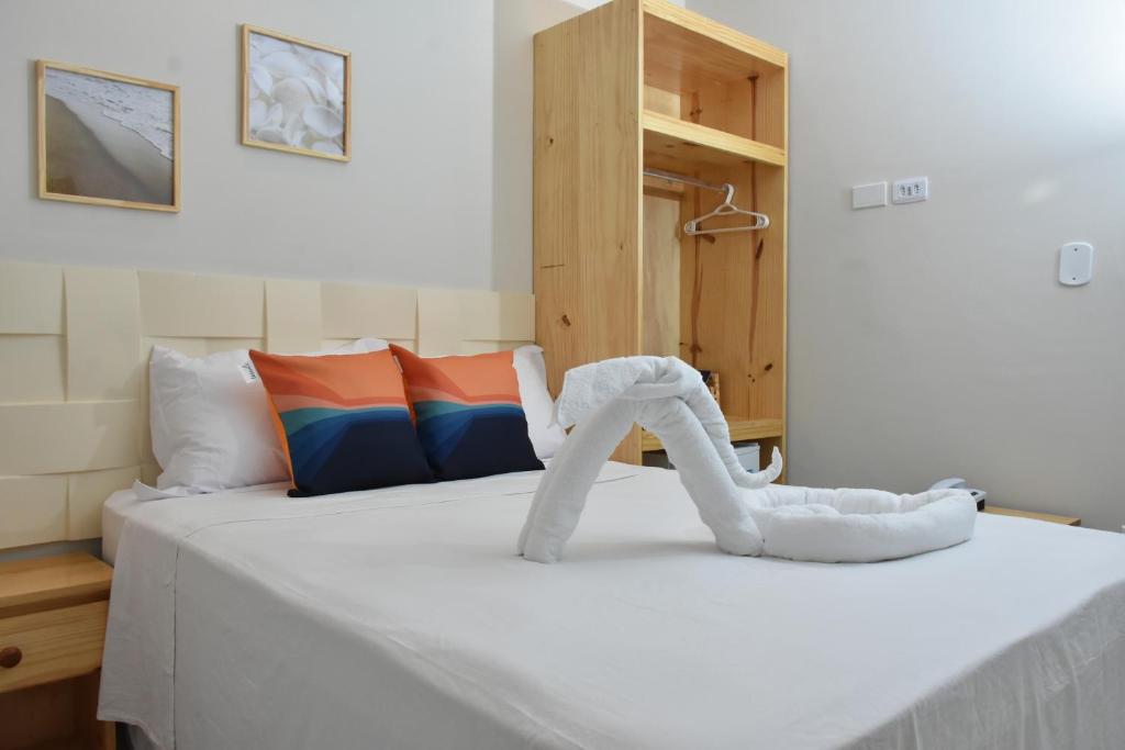 Un pat sau paturi într-o cameră la Pousada Tropical Maragogi