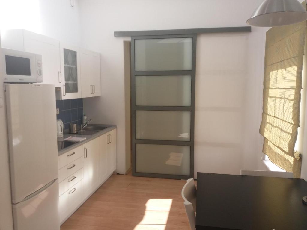 Kuchyňa alebo kuchynka v ubytovaní Apartamenty „Lofty w piecowni”