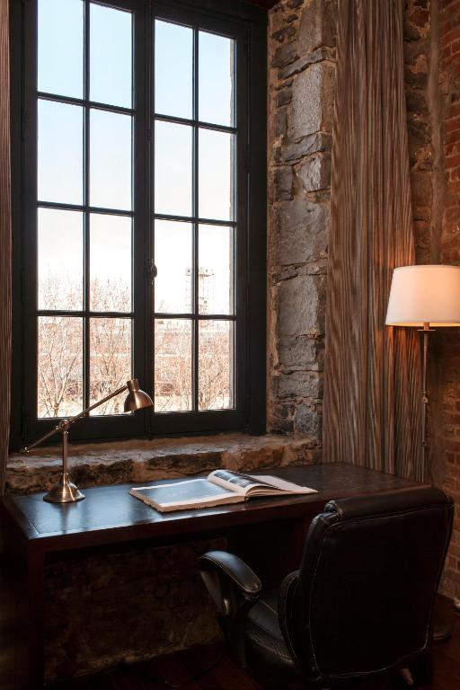 Auberge du Vieux Port by Gray Collection - Deluxe King Room - St Laurent River Front