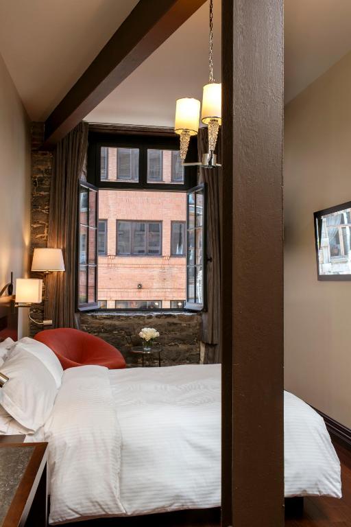 Auberge du Vieux Port by Gray Collection - Deluxe Queen Room With St. Paul Street View