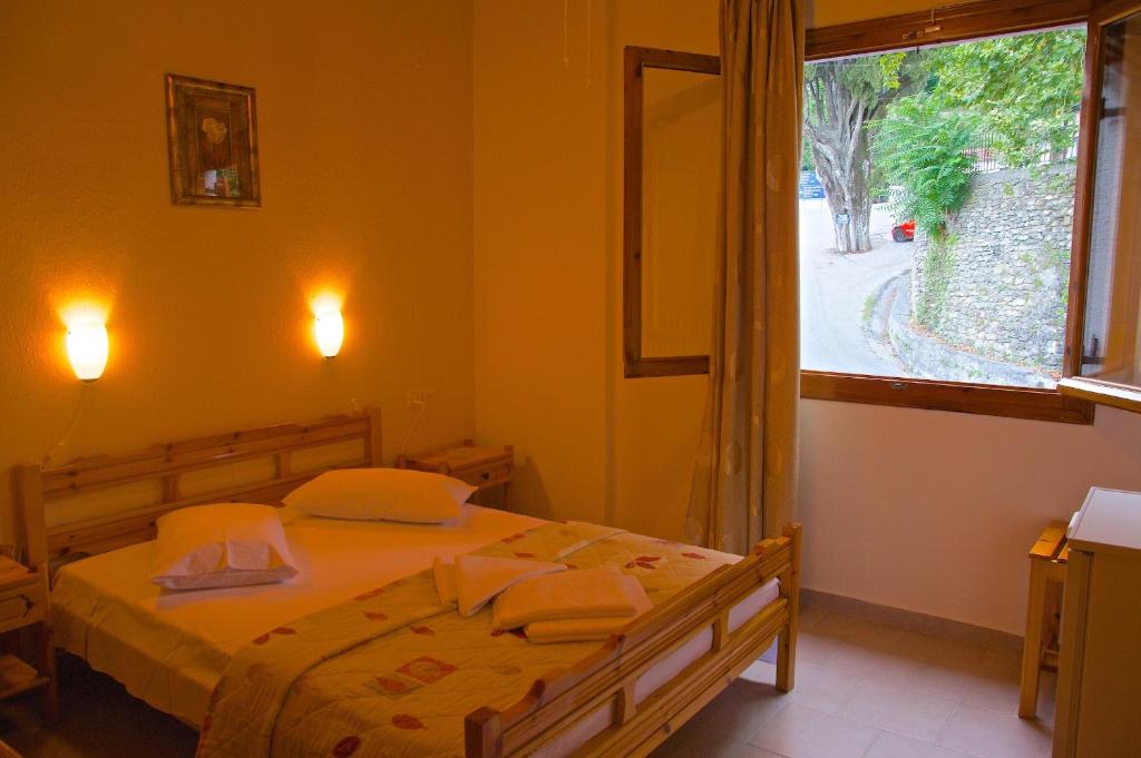 Postel nebo postele na pokoji v ubytování Stavroula Rooms