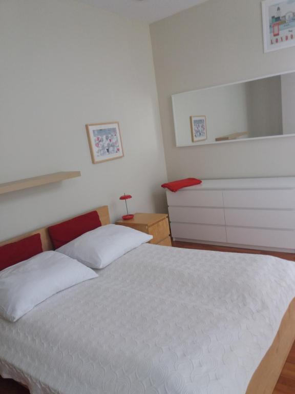 Posteľ alebo postele v izbe v ubytovaní Apartamenty „Lofty w piecowni”