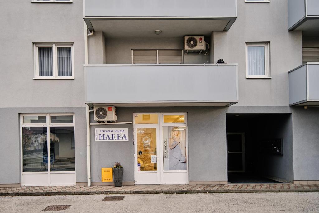 Fotografie z fotogalerie ubytování Lovely apartment MIRA near Airport Zagreb v destinaci Velika Gorica
