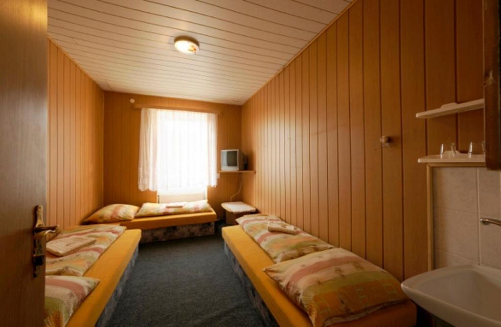 Postel nebo postele na pokoji v ubytování Hotel u Nádraží Lanžhot