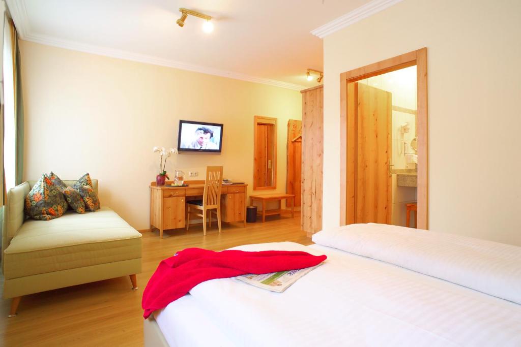 Postel nebo postele na pokoji v ubytování Hotel & Restaurant Ragginger Attersee