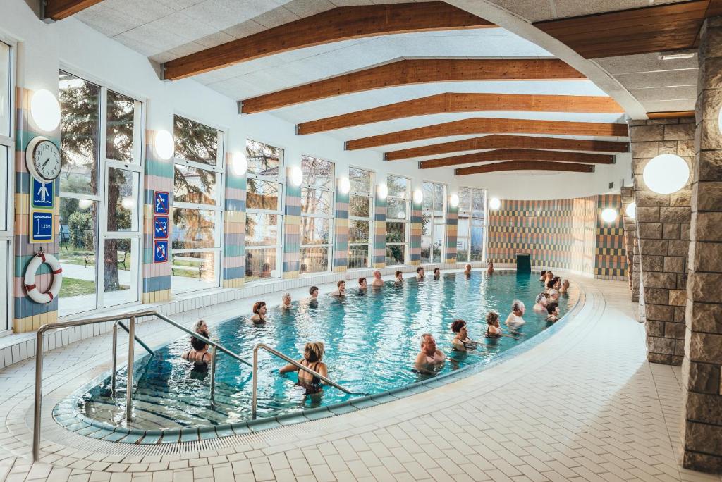 Bazén v ubytování Hotel Delfin nebo v jeho okolí