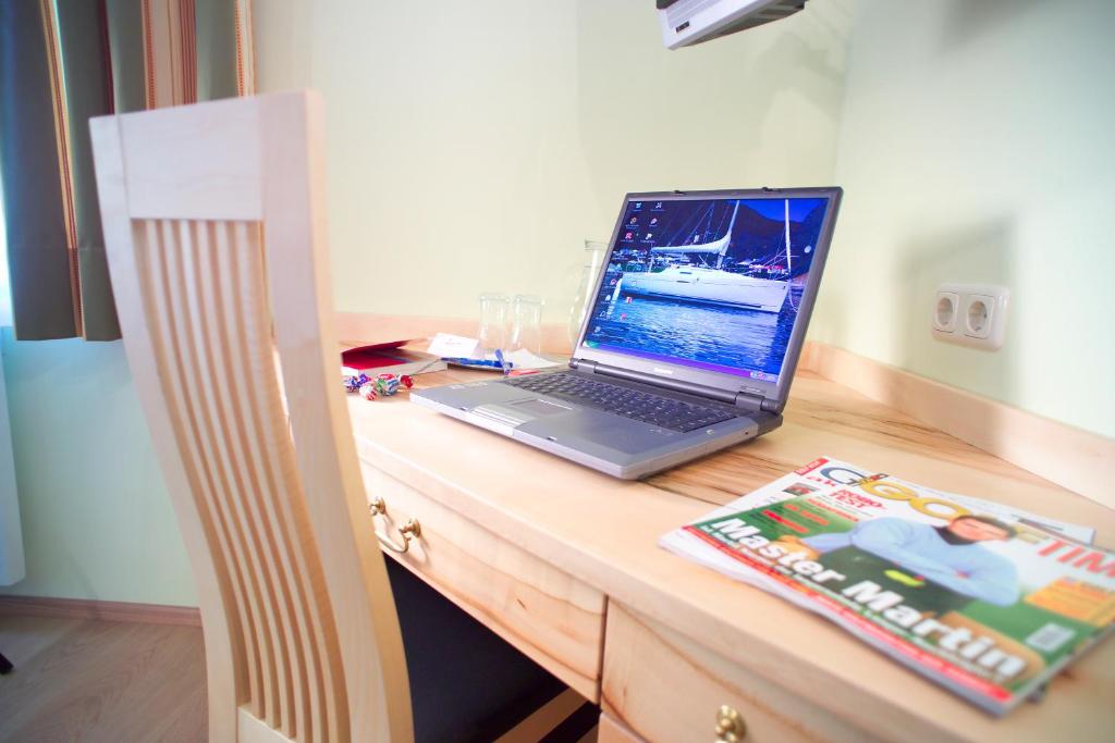 TV a/nebo společenská místnost v ubytování Hotel & Restaurant Ragginger Attersee