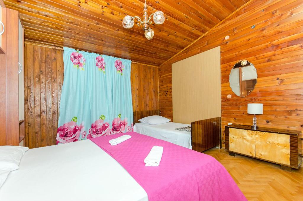 Postel nebo postele na pokoji v ubytování Apartment and Rooms Ivan