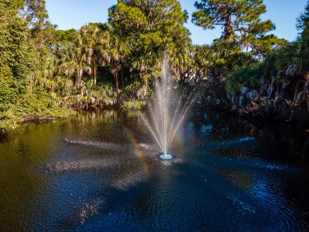 Short term vacation rental luxury B&B CTH - Deluxe Double Or Twin Room With Garden View