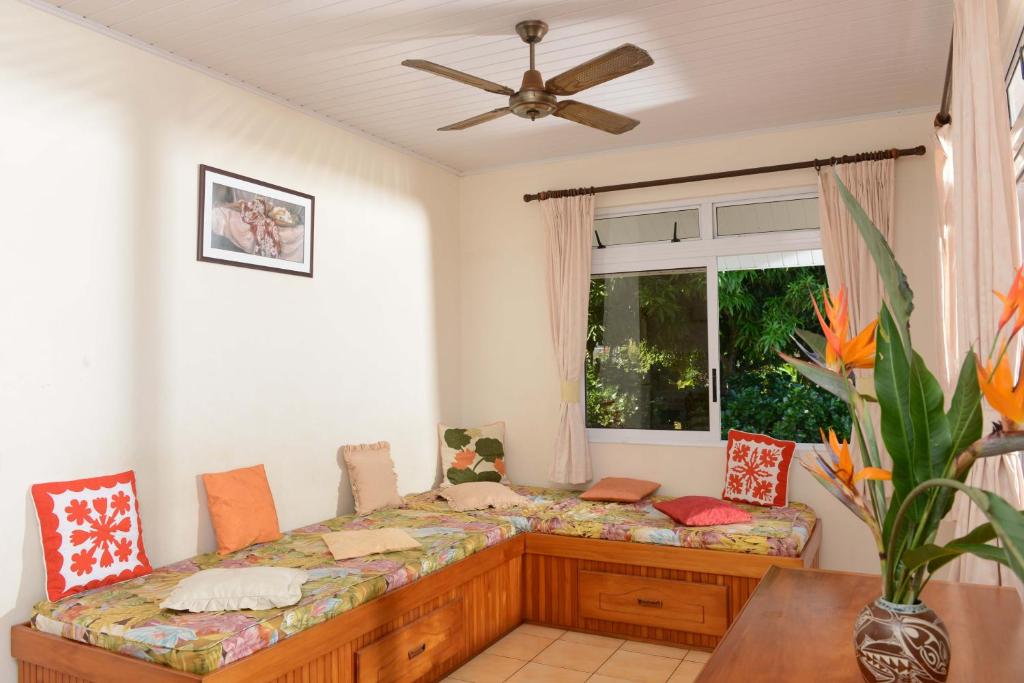 a bedroom with a bed and a window at Pension de famille HITI MOANA VILLA in Papara