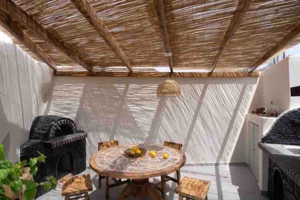 Posezení v ubytování Occhio Luxury Villas Santorini with private pool